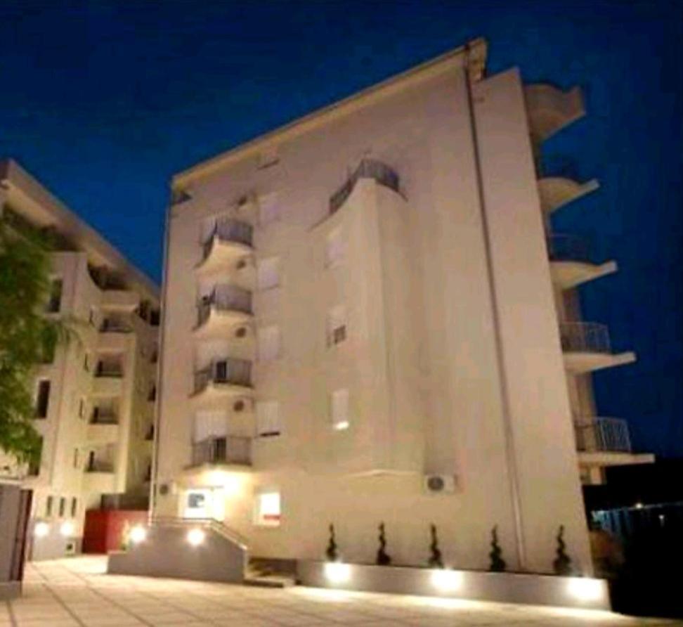 Royalwings Apartman Jagodina Exteriör bild